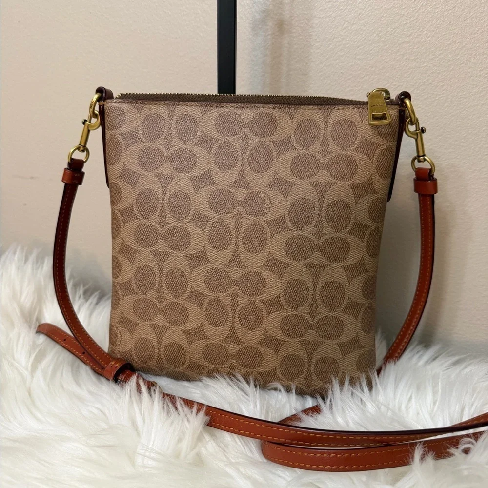 Coach Kitt Messenger Crossbody In Colorblock Signature Canvas Bag. NWOT